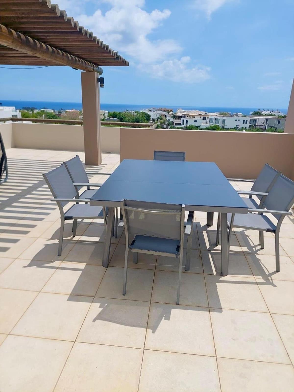 Stunning 3-Bedroom Apartment With Private Rooftop Terrace & Gorgeous Pool Flic-en-Flacq Dış mekan fotoğraf